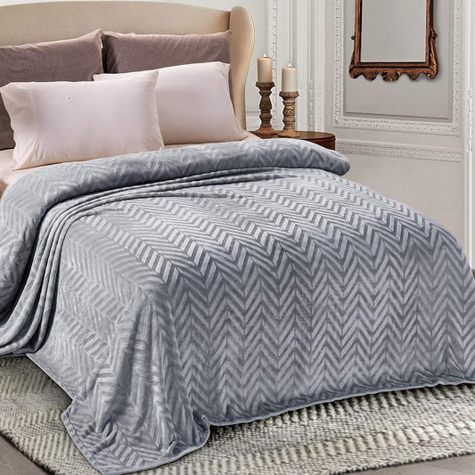 Flannel Fleece King Size Bed Blanket, Lightweight Breathable Soft Bedspread Plush Fluffy Coverlet Chevron Design Decorative Blanket for All Season, 90X104 Inch, Silver Grey