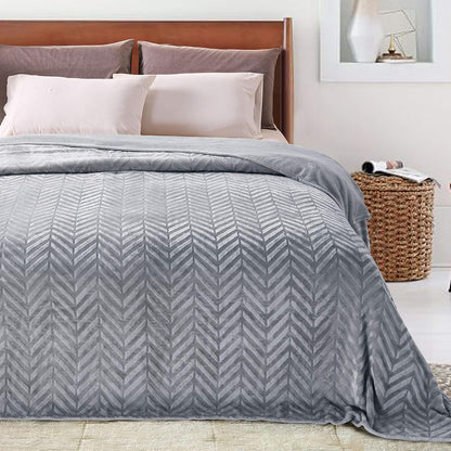 Flannel Fleece King Size Bed Blanket, Lightweight Breathable Soft Bedspread Plush Fluffy Coverlet Chevron Design Decorative Blanket for All Season, 90X104 Inch, Silver Grey