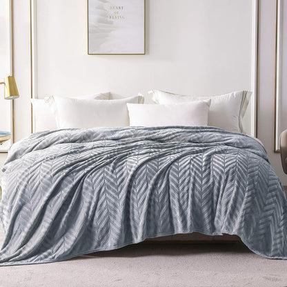 Flannel Fleece King Size Bed Blanket, Lightweight Breathable Soft Bedspread Plush Fluffy Coverlet Chevron Design Decorative Blanket for All Season, 90X104 Inch, Silver Grey