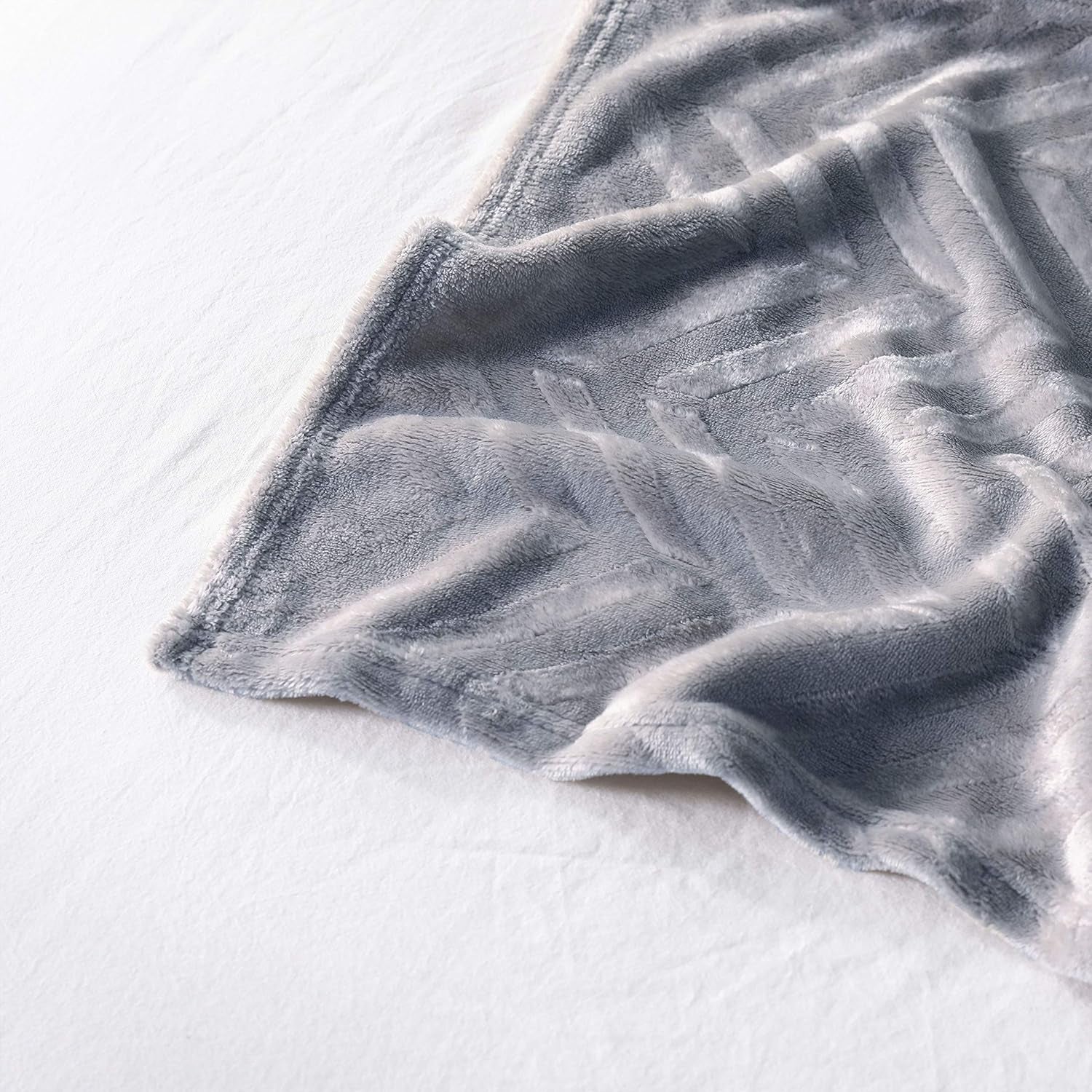 Flannel Fleece King Size Bed Blanket, Lightweight Breathable Soft Bedspread Plush Fluffy Coverlet Chevron Design Decorative Blanket for All Season, 90X104 Inch, Silver Grey