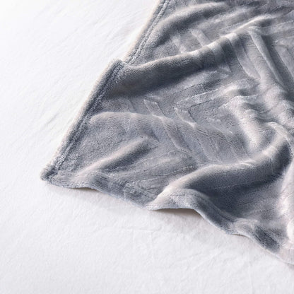 Flannel Fleece King Size Bed Blanket, Lightweight Breathable Soft Bedspread Plush Fluffy Coverlet Chevron Design Decorative Blanket for All Season, 90X104 Inch, Silver Grey
